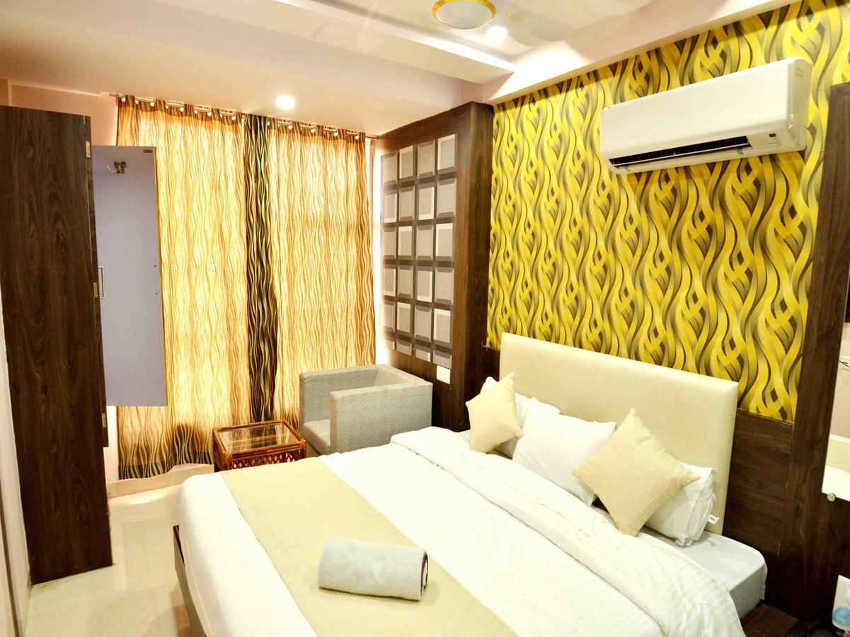 Oyo 2403 Hotel Aamantran Avenue Ujjain Dış mekan fotoğraf