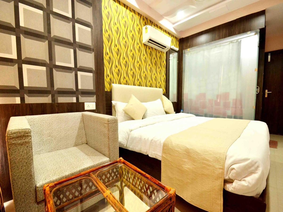 Oyo 2403 Hotel Aamantran Avenue Ujjain Dış mekan fotoğraf