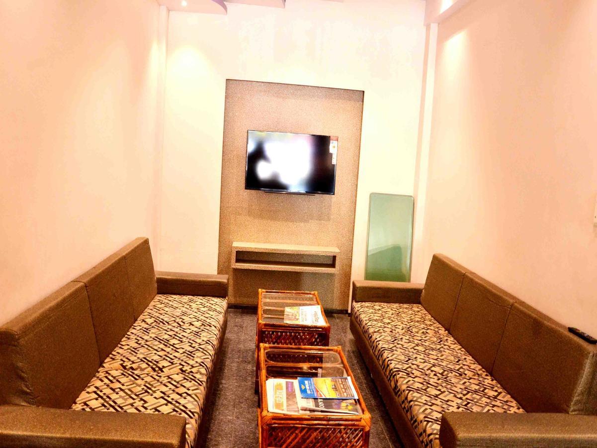 Oyo 2403 Hotel Aamantran Avenue Ujjain Dış mekan fotoğraf