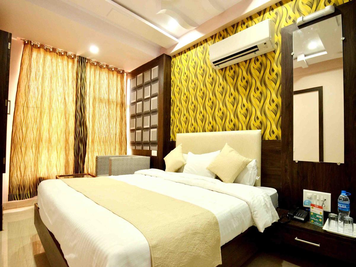 Oyo 2403 Hotel Aamantran Avenue Ujjain Dış mekan fotoğraf