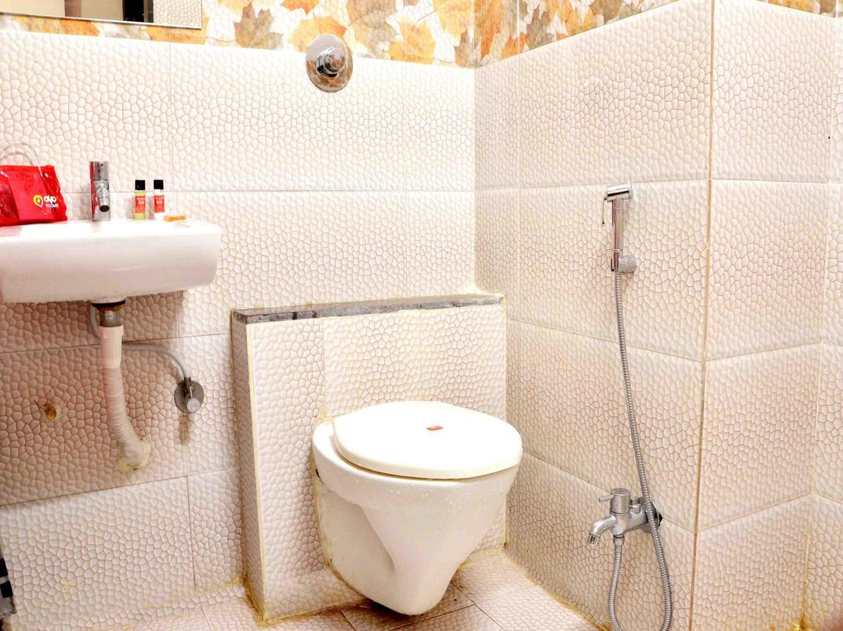 Oyo 2403 Hotel Aamantran Avenue Ujjain Dış mekan fotoğraf
