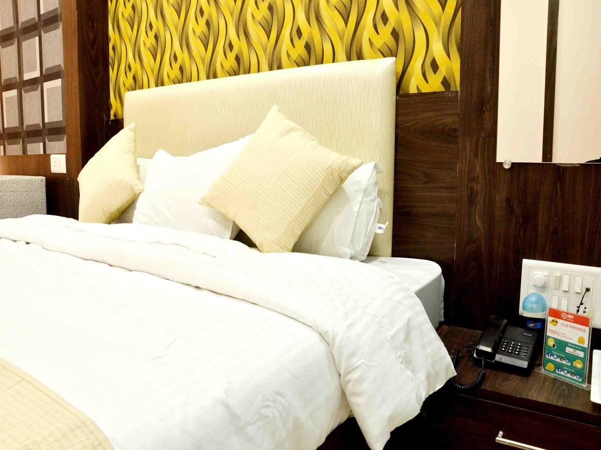 Oyo 2403 Hotel Aamantran Avenue Ujjain Dış mekan fotoğraf