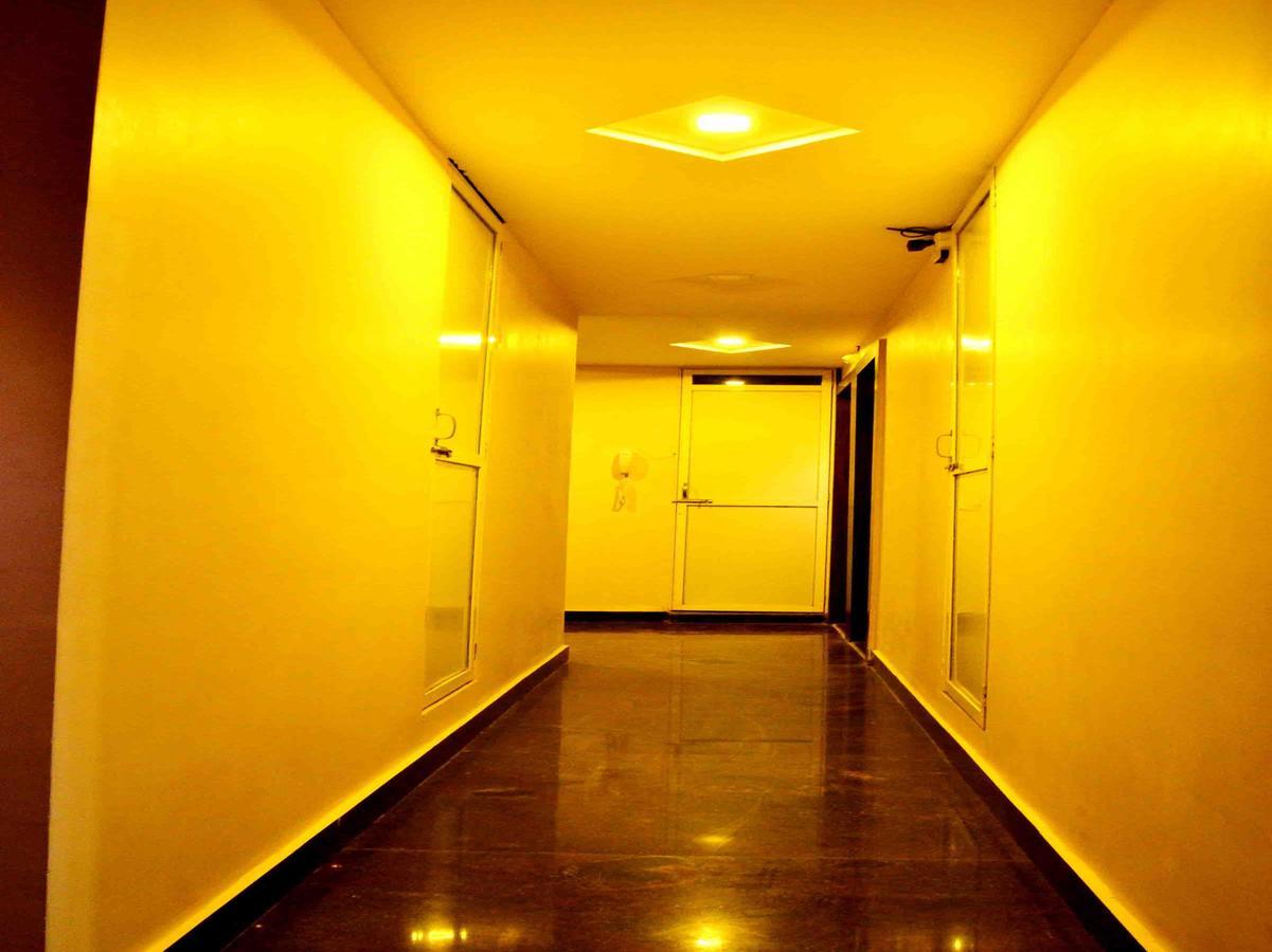 Oyo 2403 Hotel Aamantran Avenue Ujjain Dış mekan fotoğraf