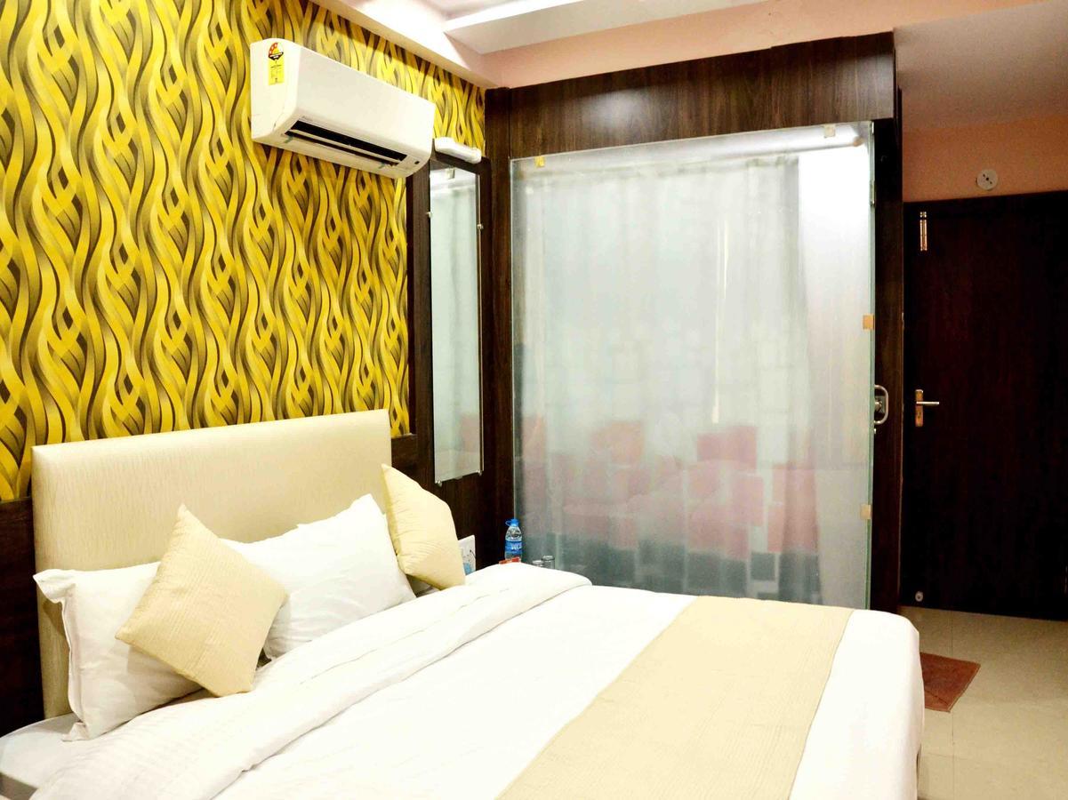 Oyo 2403 Hotel Aamantran Avenue Ujjain Dış mekan fotoğraf