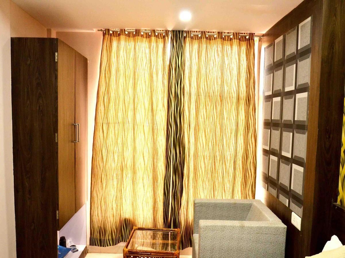 Oyo 2403 Hotel Aamantran Avenue Ujjain Dış mekan fotoğraf