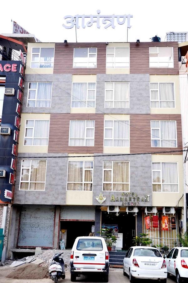 Oyo 2403 Hotel Aamantran Avenue Ujjain Dış mekan fotoğraf