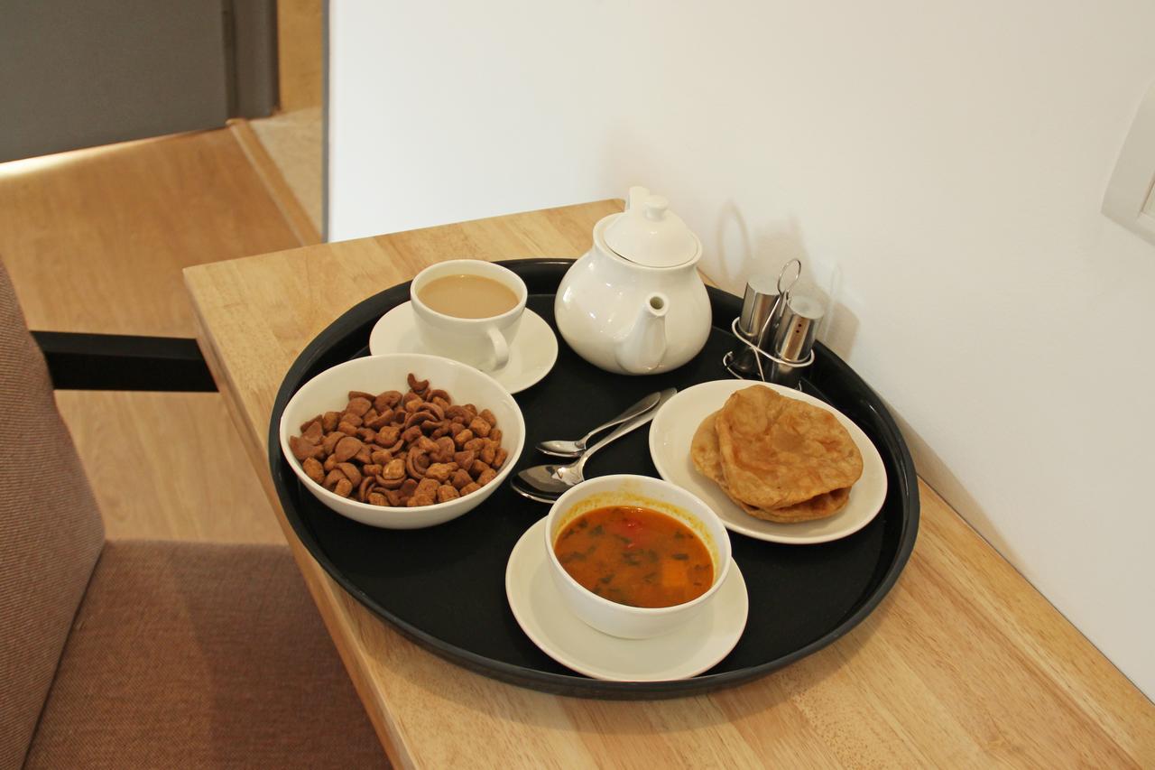 Oyo 2403 Hotel Aamantran Avenue Ujjain Dış mekan fotoğraf