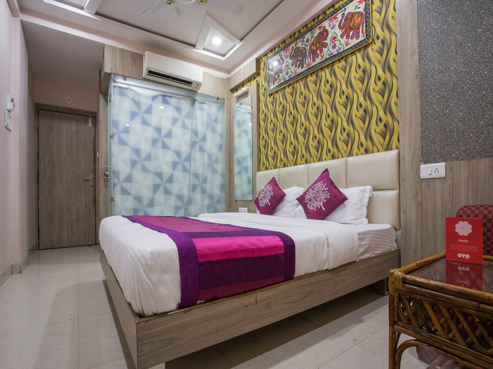 Oyo 2403 Hotel Aamantran Avenue Ujjain Dış mekan fotoğraf